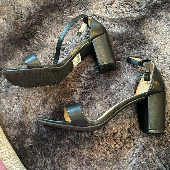 Versona black strap heel - Picture 2 of 4